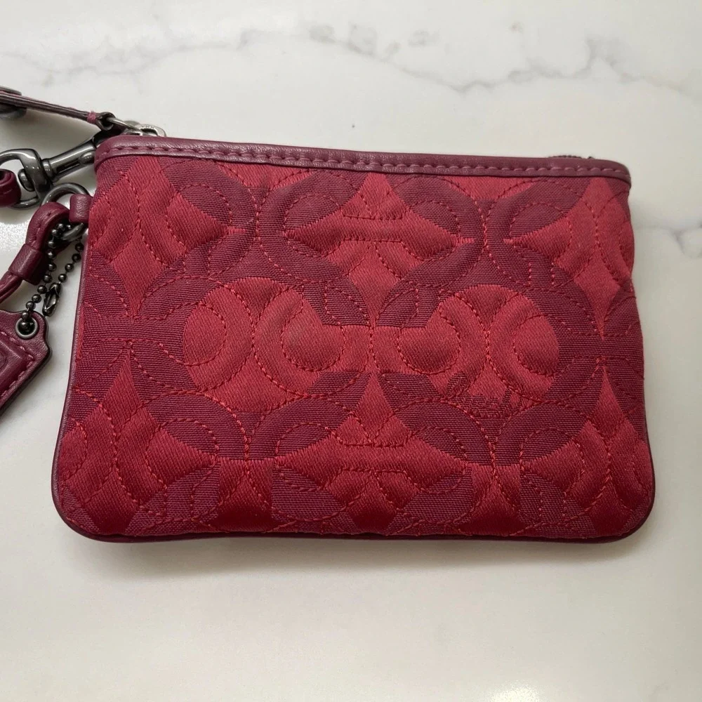 Coach Signature Quilted Cranberry Wristlet Wallet Coin Purse Zip Closure